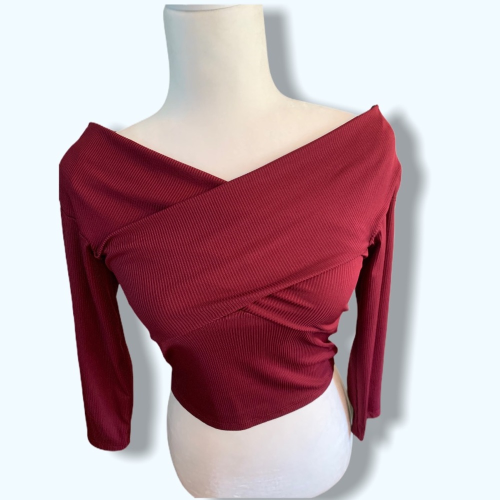 NWOT Forever 21 long sleeve maroon crop top